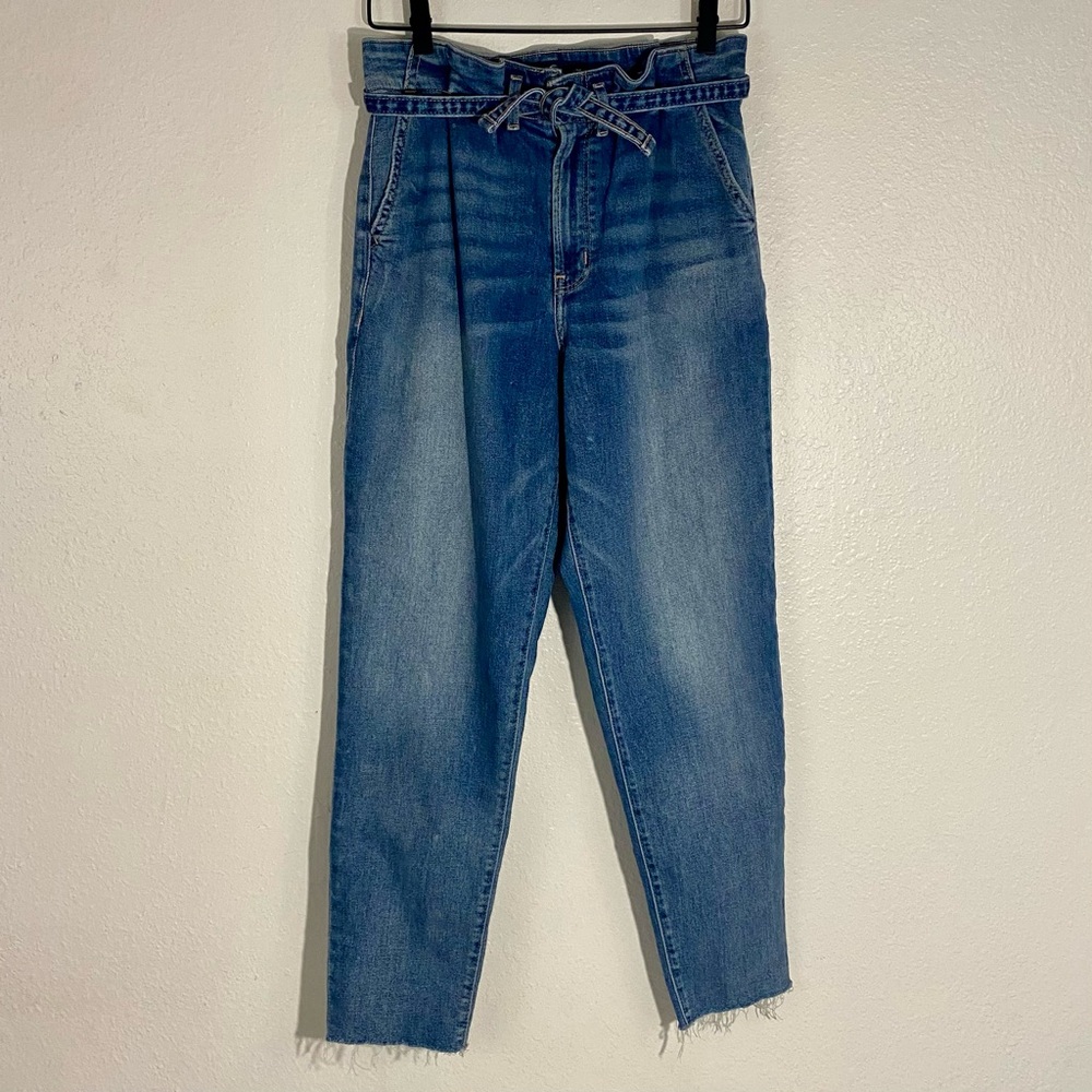 Hollister Ultra High Rise Mom Jeans Size 3R Belted Paper Bag Waist Raw Hem